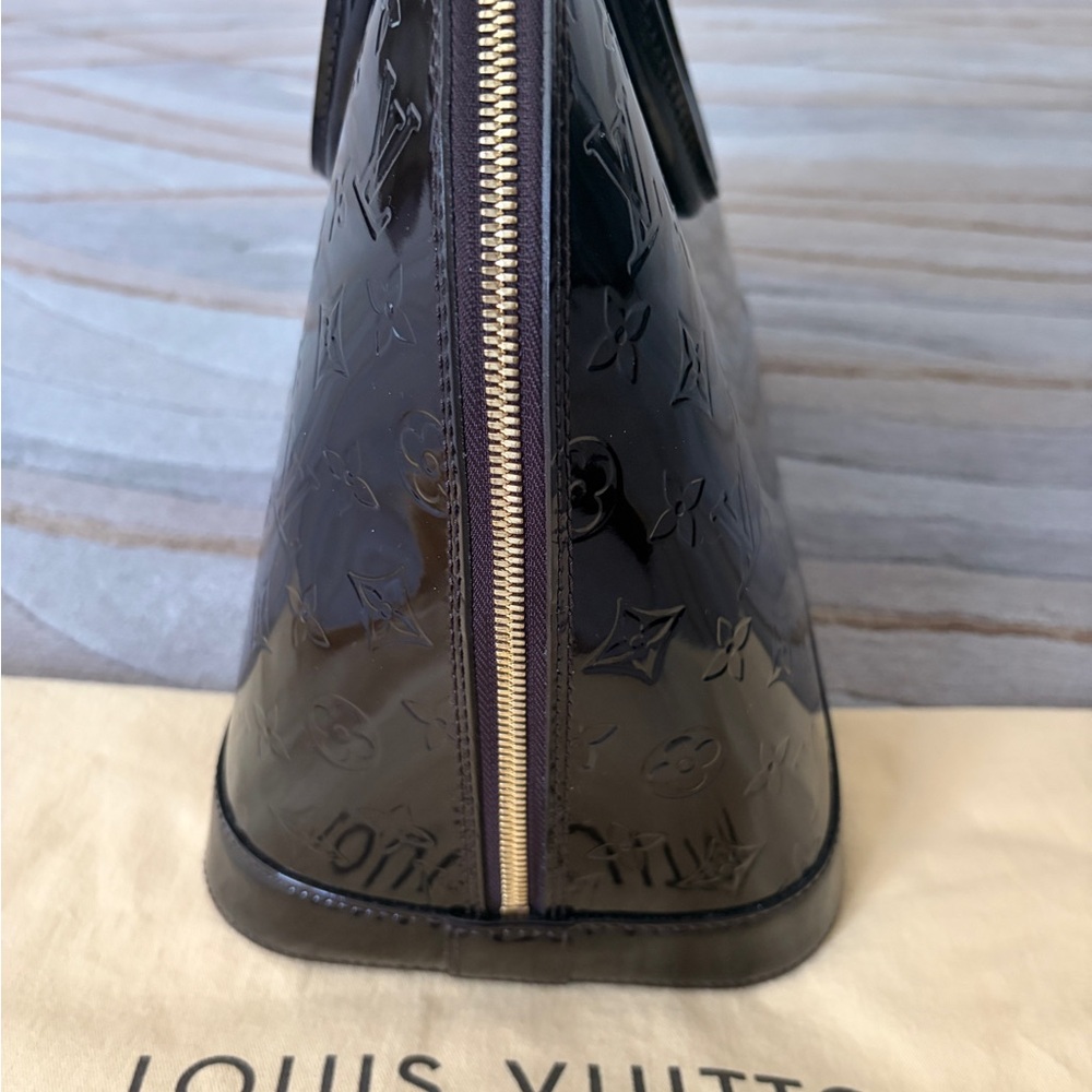 Louis Vuitton Alma patent leather monogram bag - Picture 3 of 10